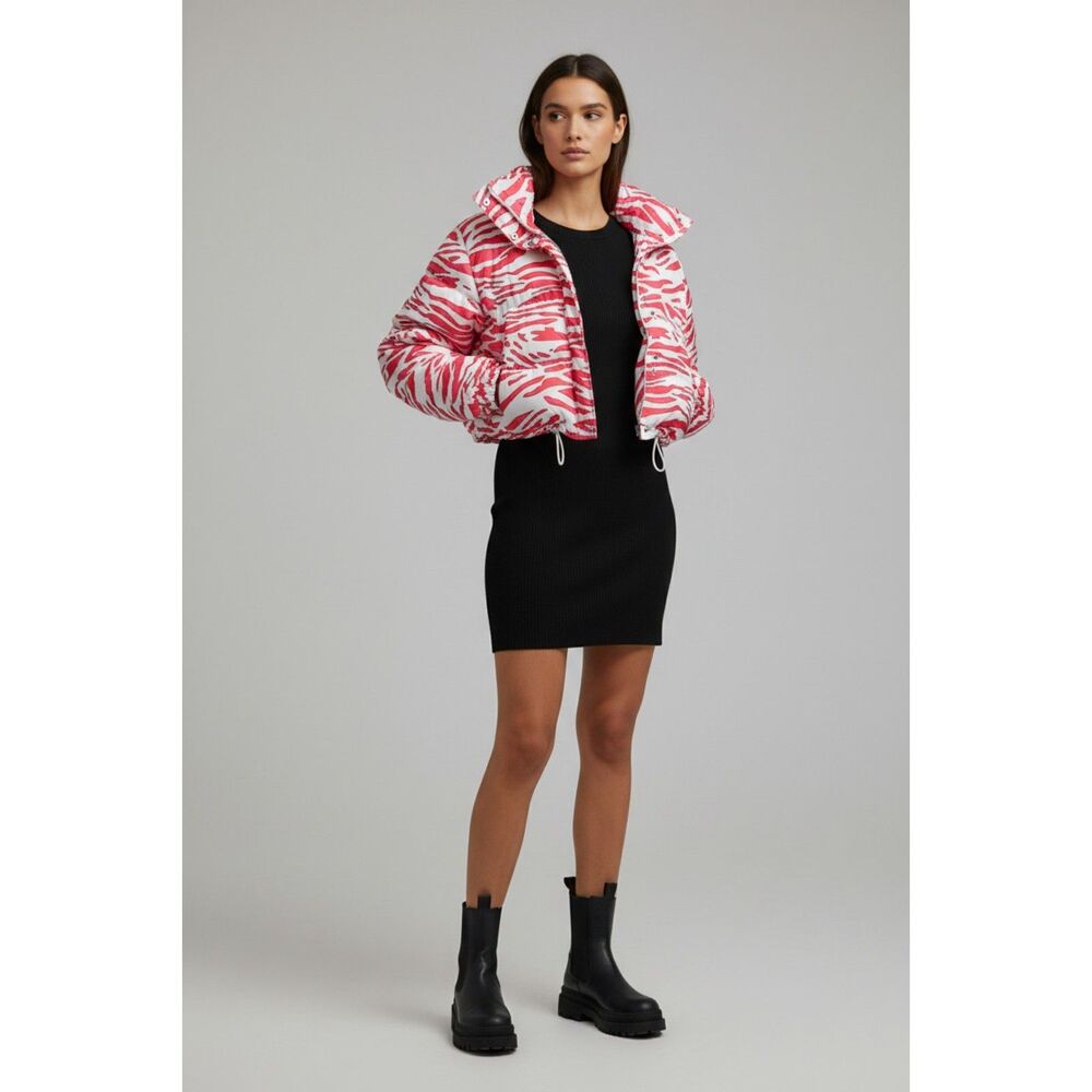 Adika Cropped Puffer Jacket Pink and White Pattern Women's Small